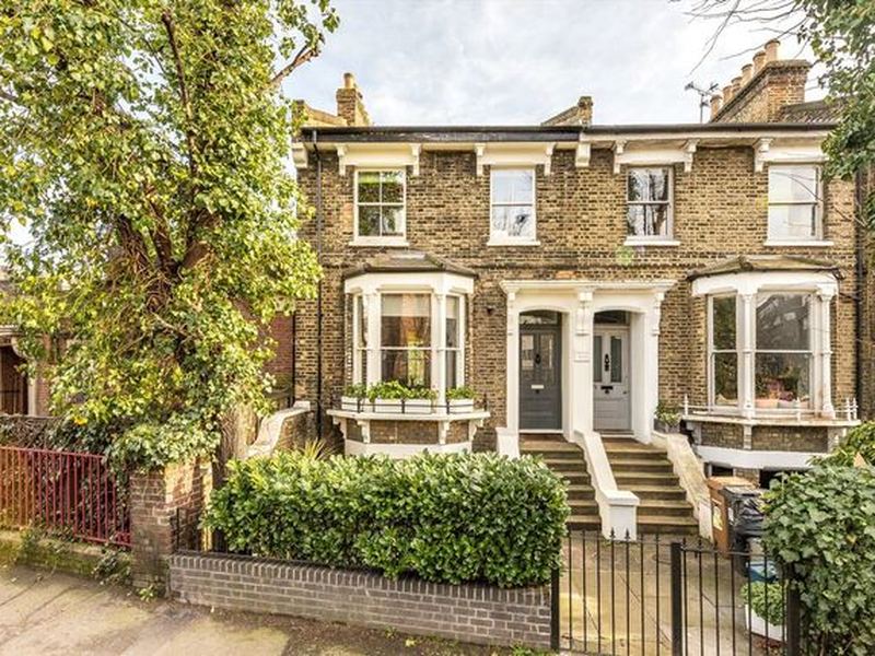 Maisonette with a garden studio in Dalston, bought for an overseas buyer's son